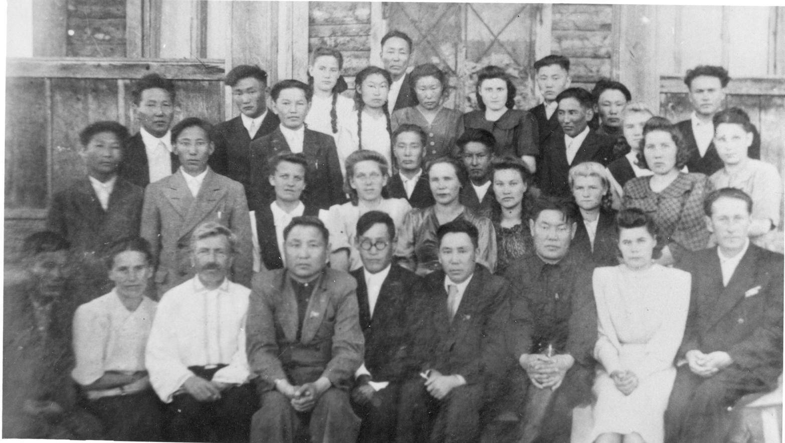 Выпускники, учителя, руководители района в Покровской средней школе, 1954-55 учебный год